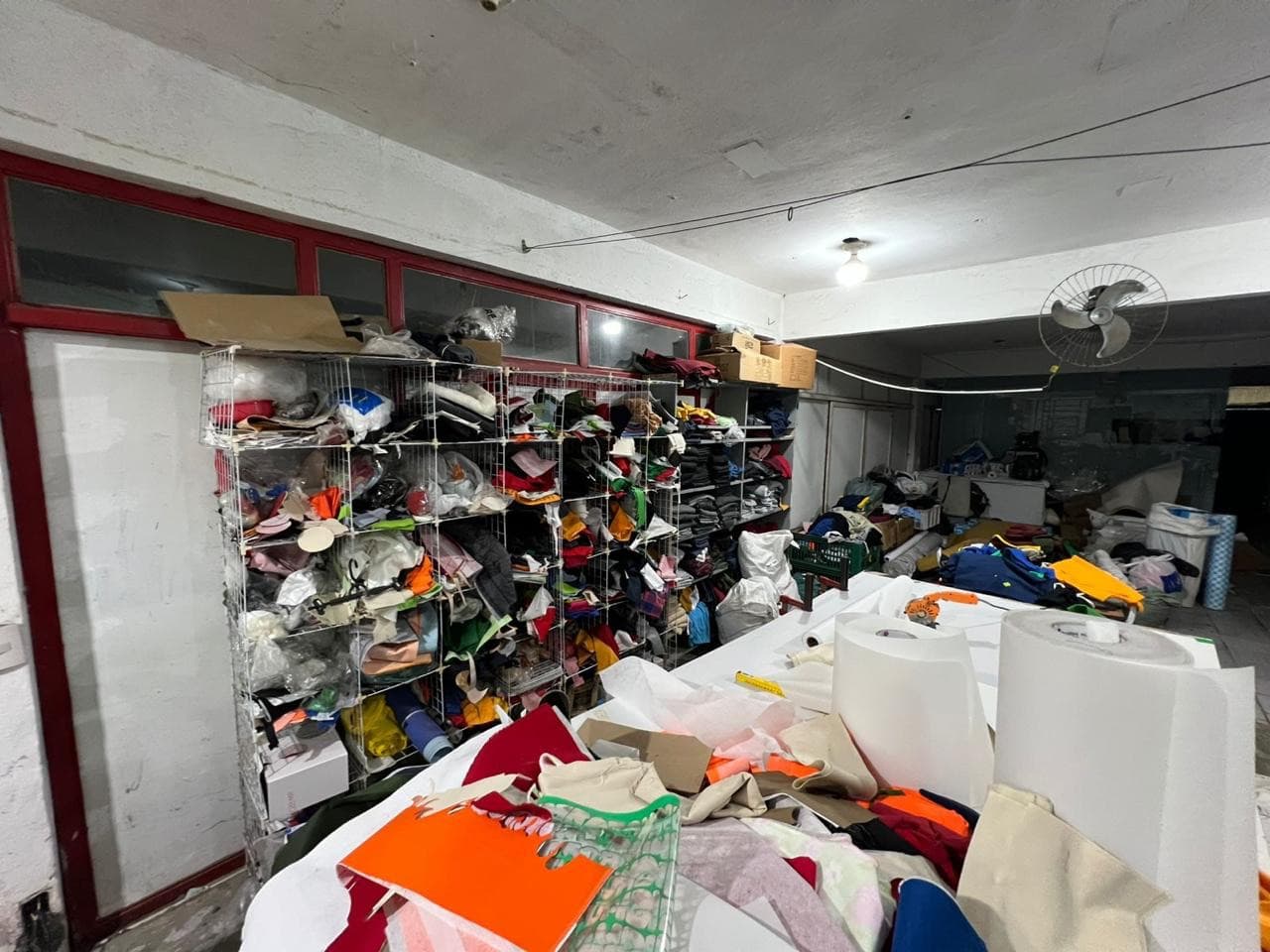 Polícia Civil apreende grande quantidade de produtos falsificados em operação contra pirataria em Brusque