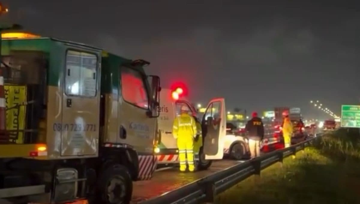 Homem morre atropelado por caminhão ao tentar atravessar a BR-101 em Itajaí