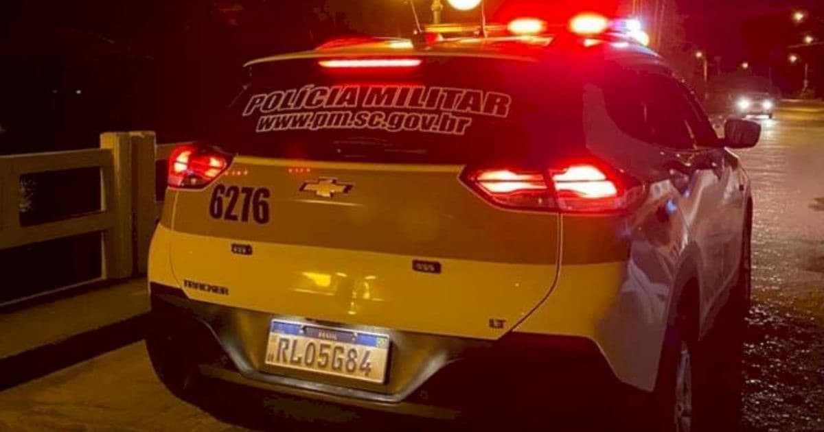 “Porque não tinha óleo”, diz mulher presa após jogar água fervendo em homem em Blumenau