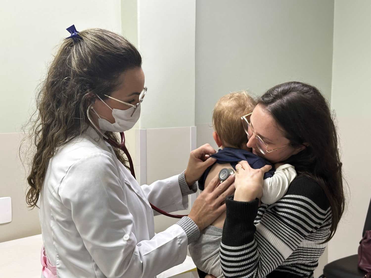 Casos graves de doenças respiratórias em crianças aumentam 56% em hospital infantil de Florianópolis