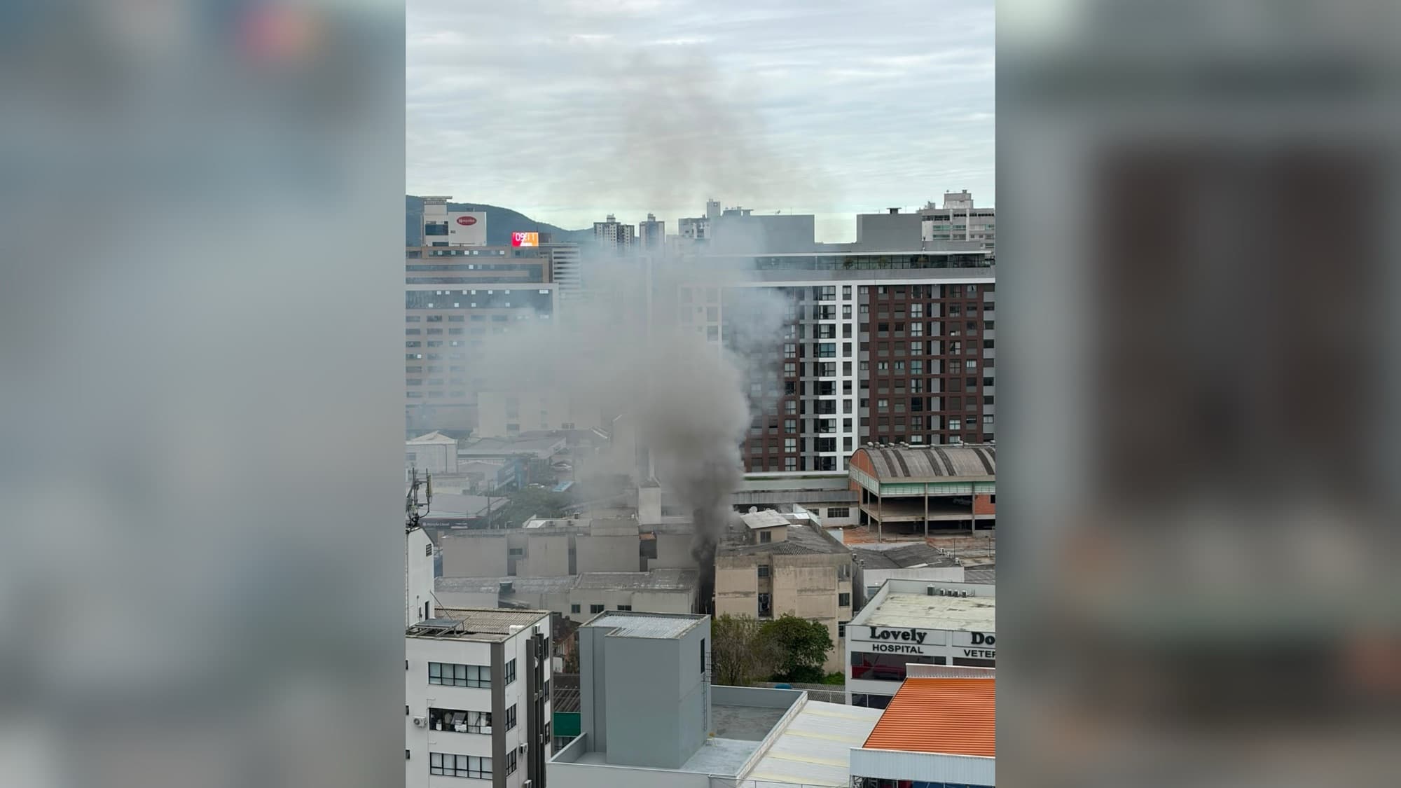 Incêndio atinge apartamento e moradores são resgatados em Florianópolis