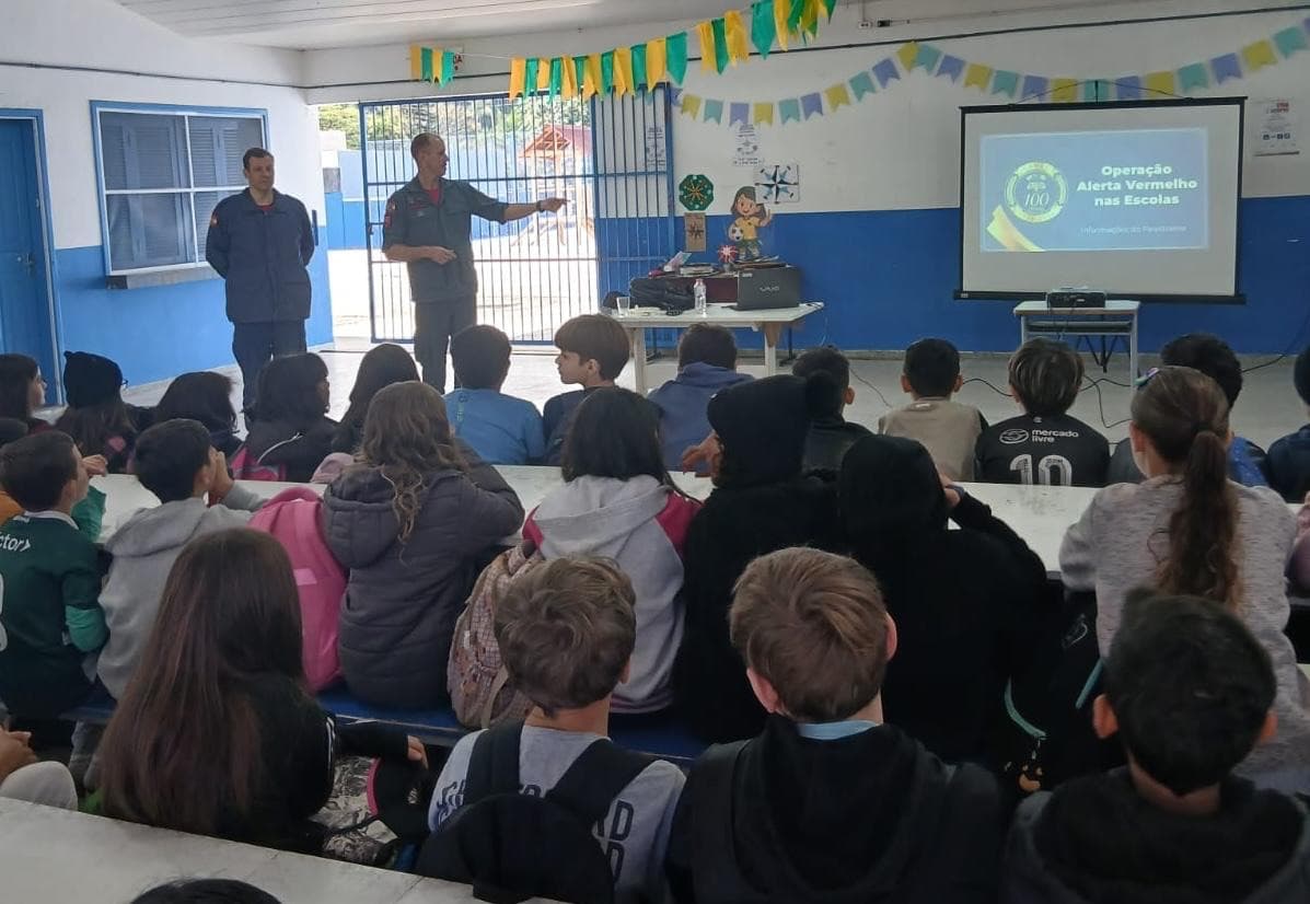Bombeiros de SC levam orientações sobre prevenção de incêndios a mais de 6 mil alunos