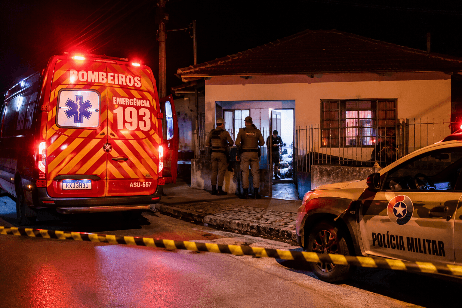 Homem é esfaqueado no pescoço e no tórax durante briga de casal em SC