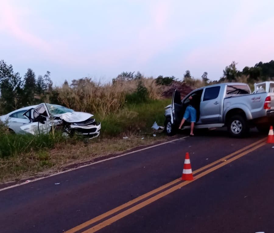 Idosa fica gravemente ferida após carro invadir pista contrária em SC; criança é hospitalizada