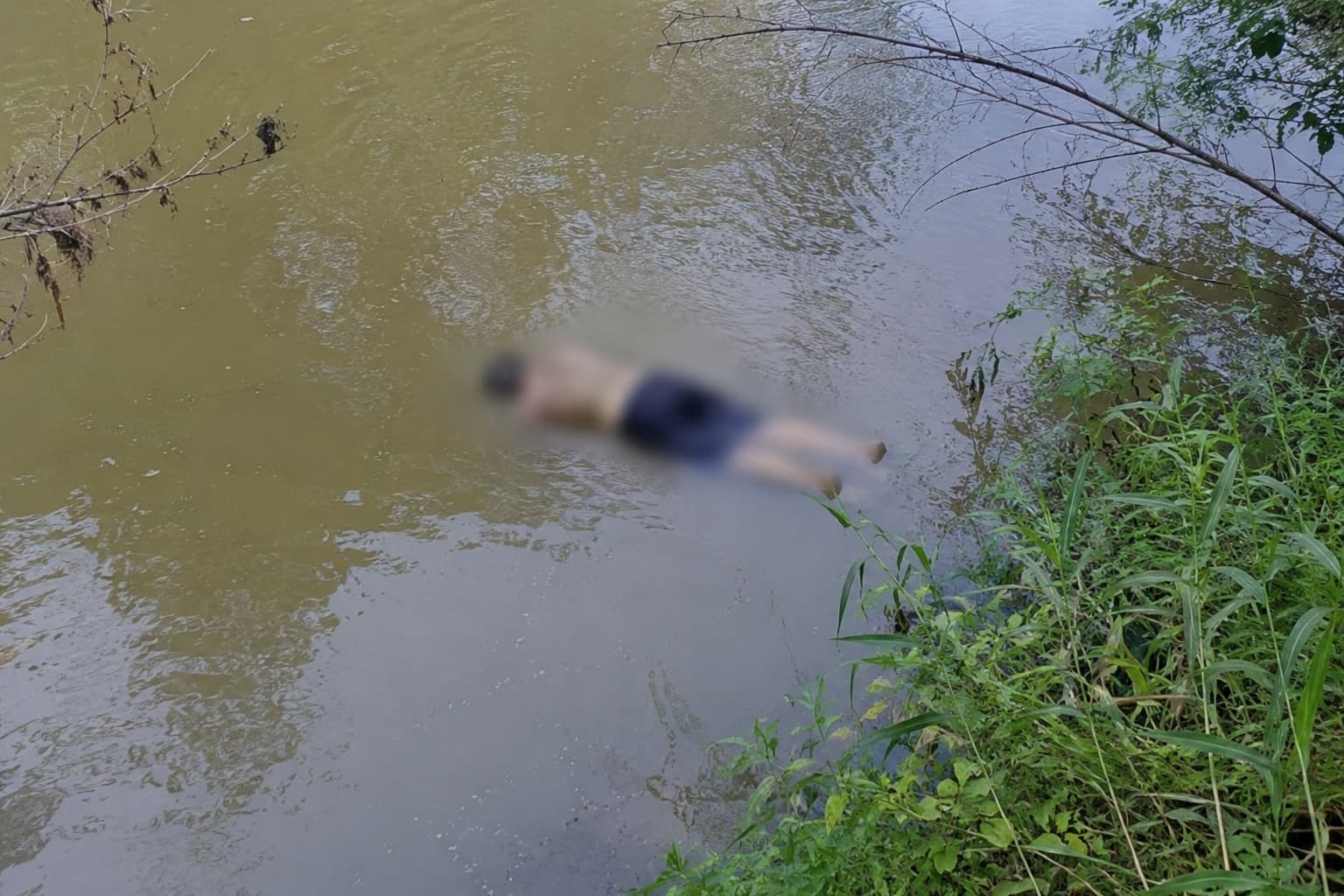 “Mistério”: moradores encontram corpo de homem boiando em rio de SC