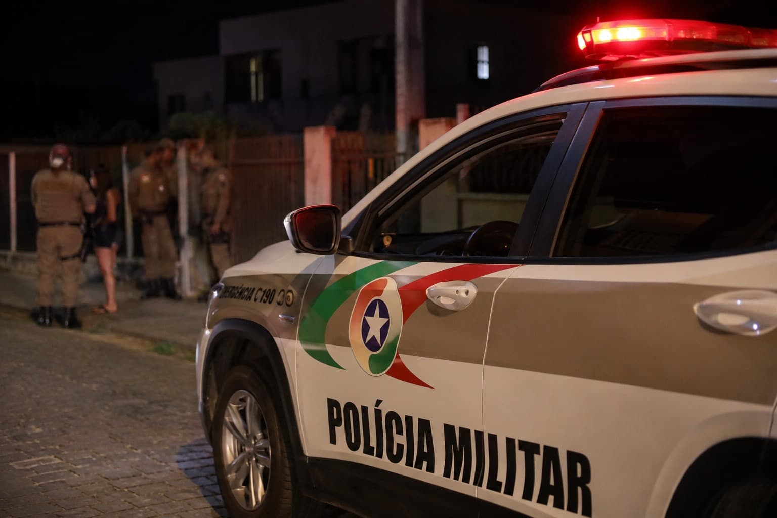 Versões não fecham: mãe acusa pedrada, filha relata socos em discussão em SC