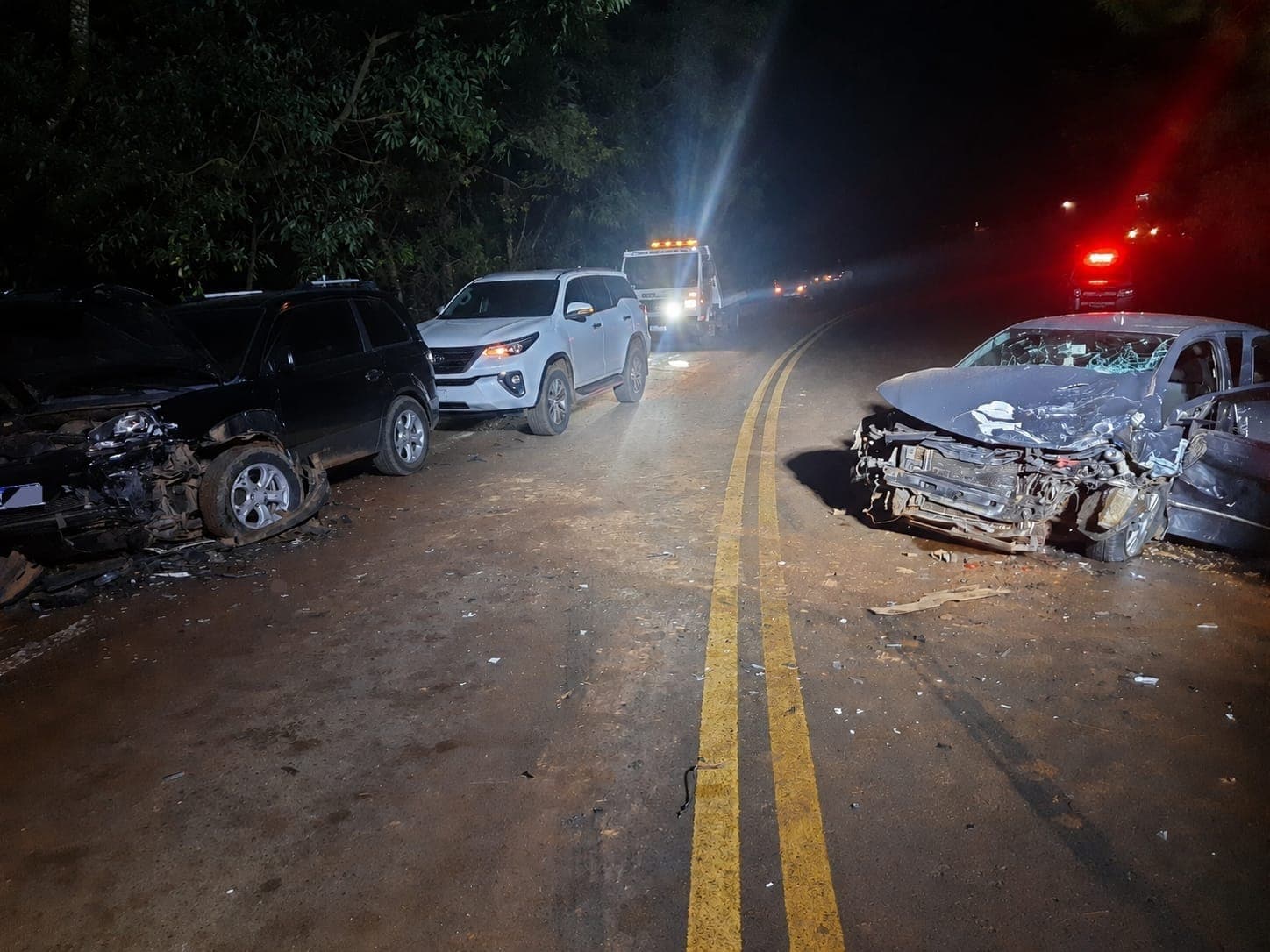 Idoso de 62 anos morre após colisão frontal entre carros e moto em SC