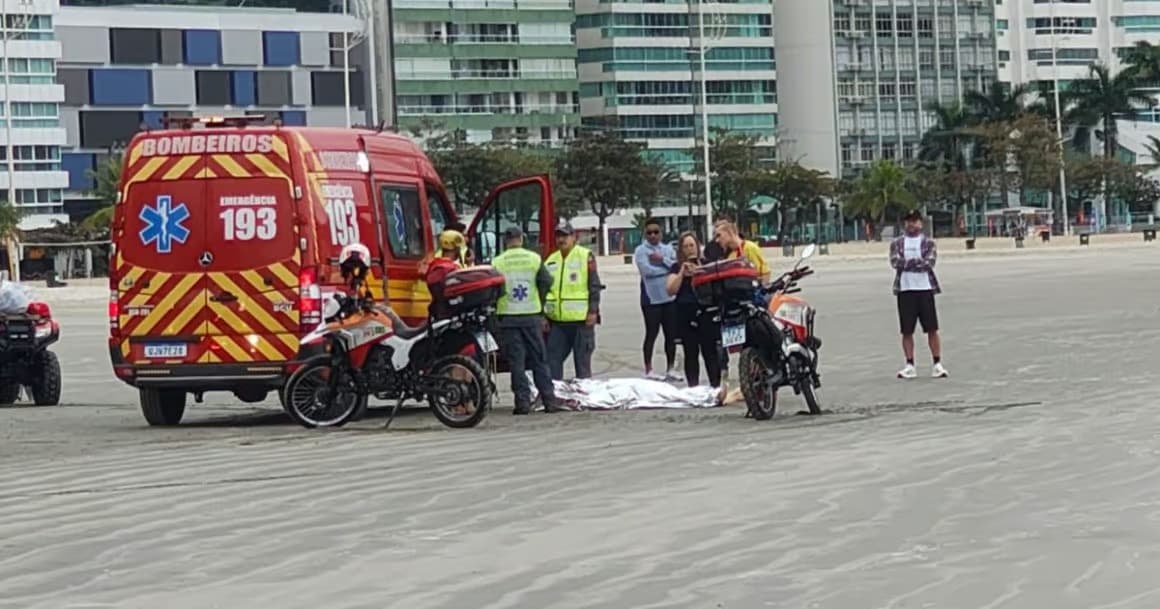 Banhista que fazia fotos avista corpo de homem boiando no mar da Praia Central de Balneário Camboriú