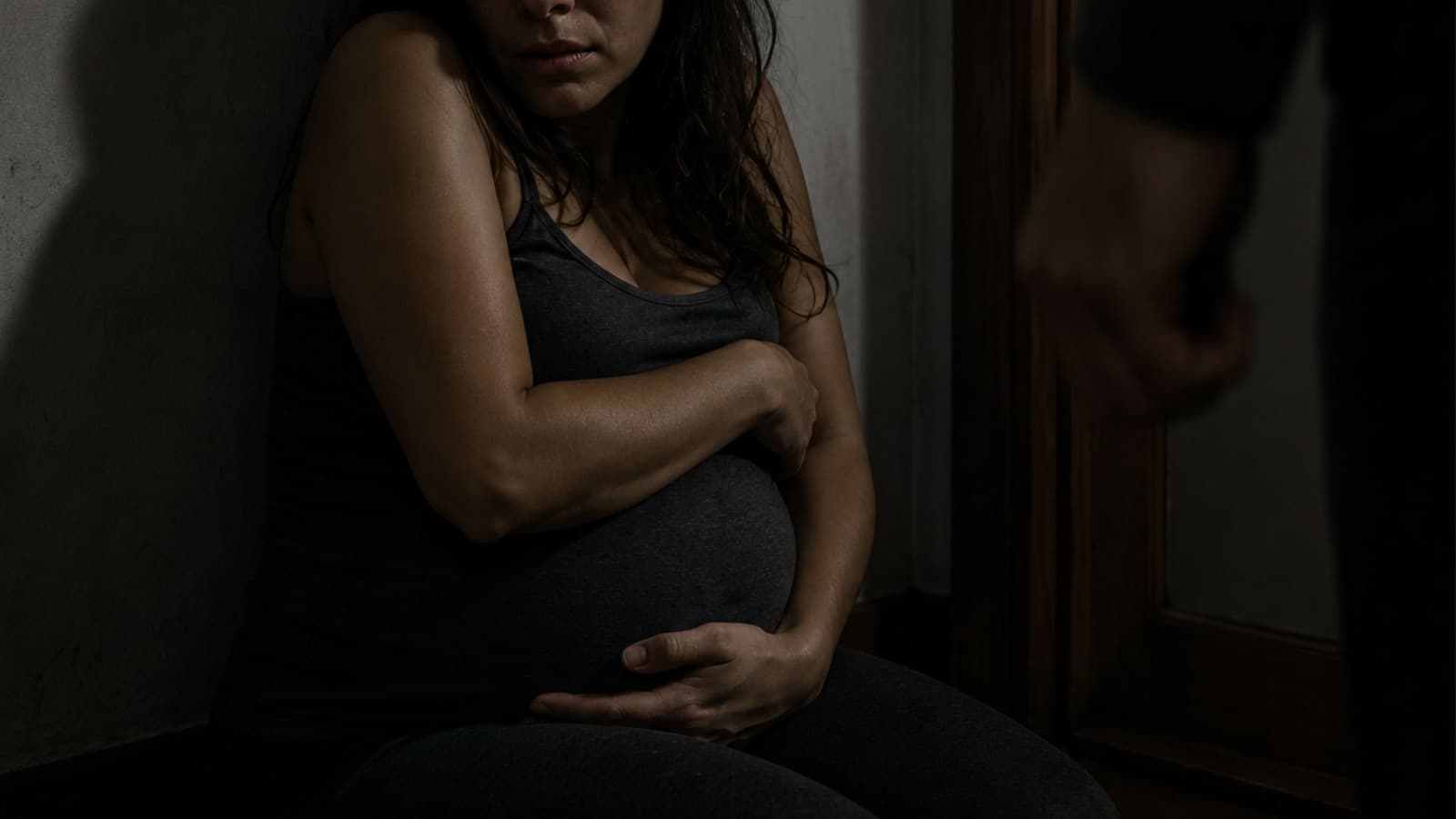 Enforcamento e cotovelada na barriga: em quatro horas, PM prende dois homens por agredir companheiras grávidas em SC