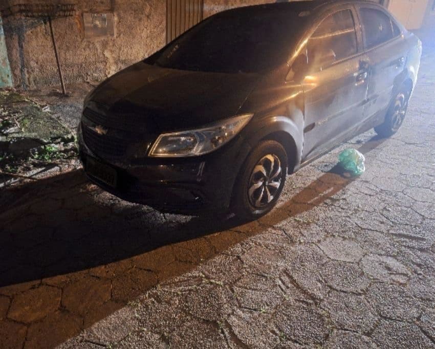 Veículo roubado é recuperado minutos após crime em Camboriú