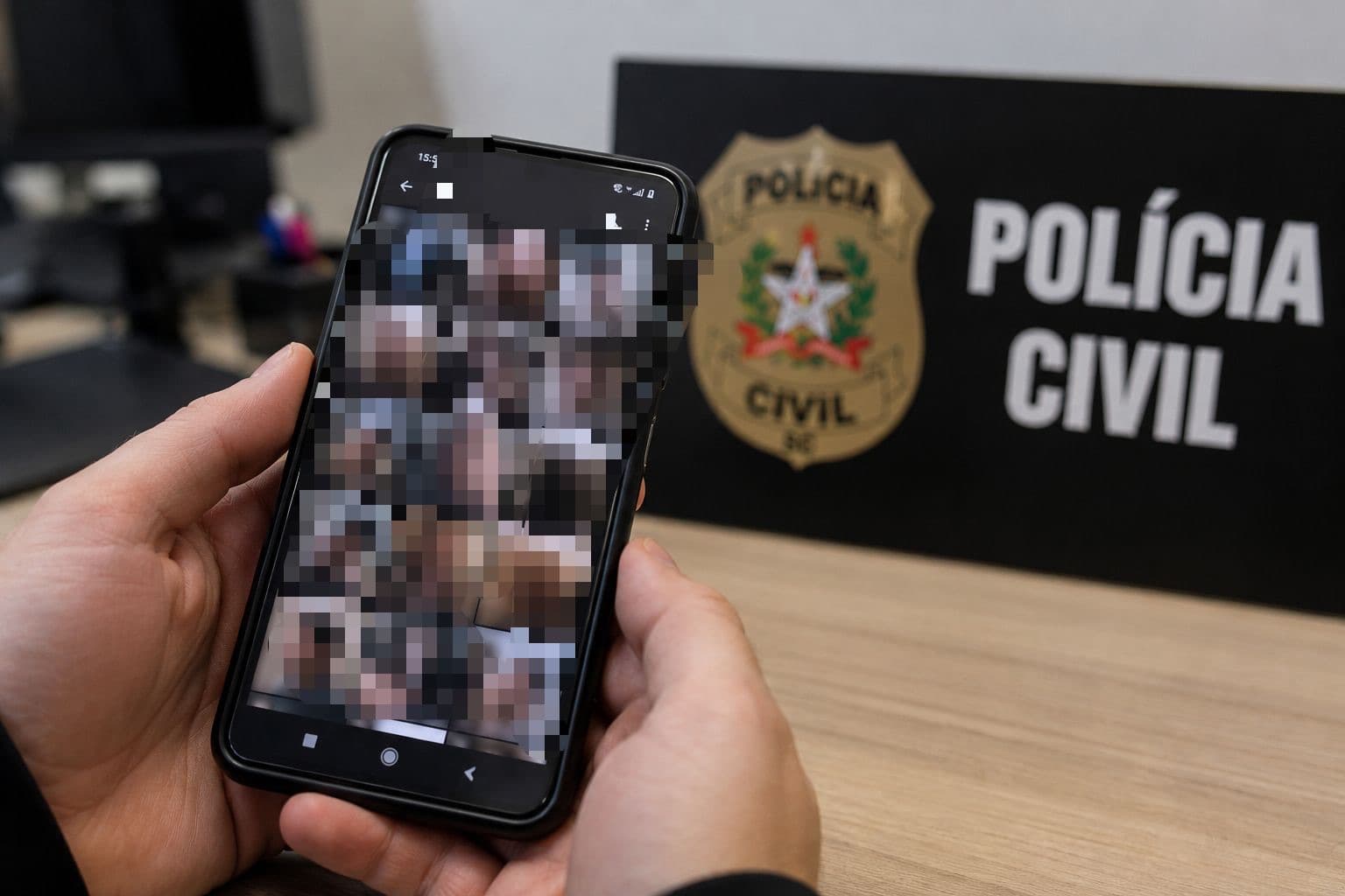Homem é indiciado por gravar cenas íntimas da ex sem consentimento e ameaçar divulgar em SC