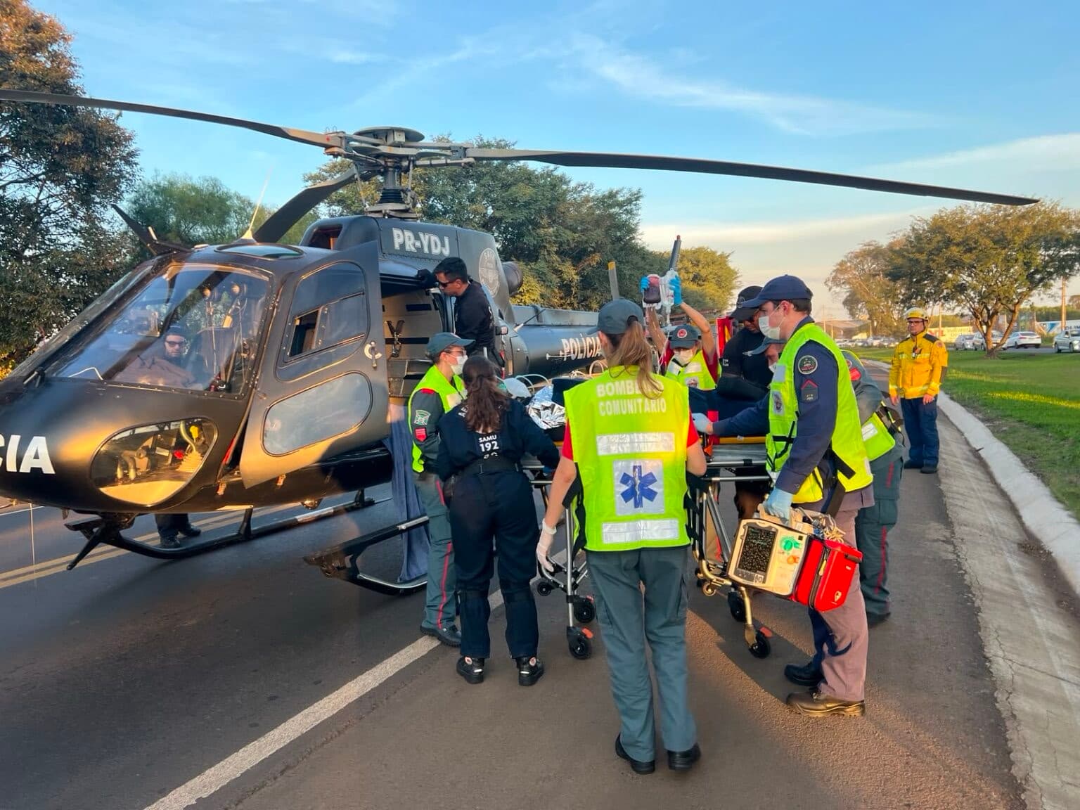Agente de segurança é transferido de helicóptero após atropelamento grave na BR-282