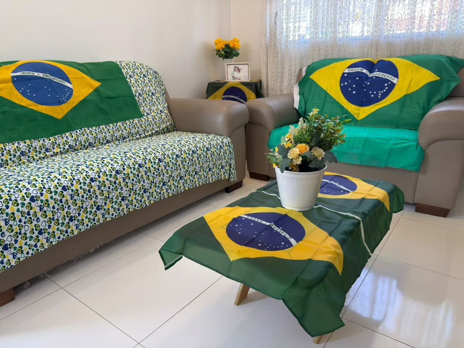 Itajaí entra no clima da Copa com casas decoradas e ruas pintadas