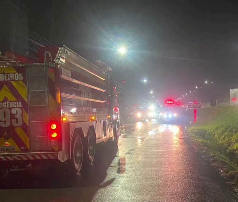 Duas jovens de 18 anos morrem após saída de pista na BR-101 em Santa Catarina
