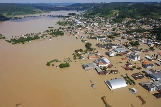Escolas de SC podem ser obrigadas a fazer simulado de evacuação todo ano contra incêndios e desastres