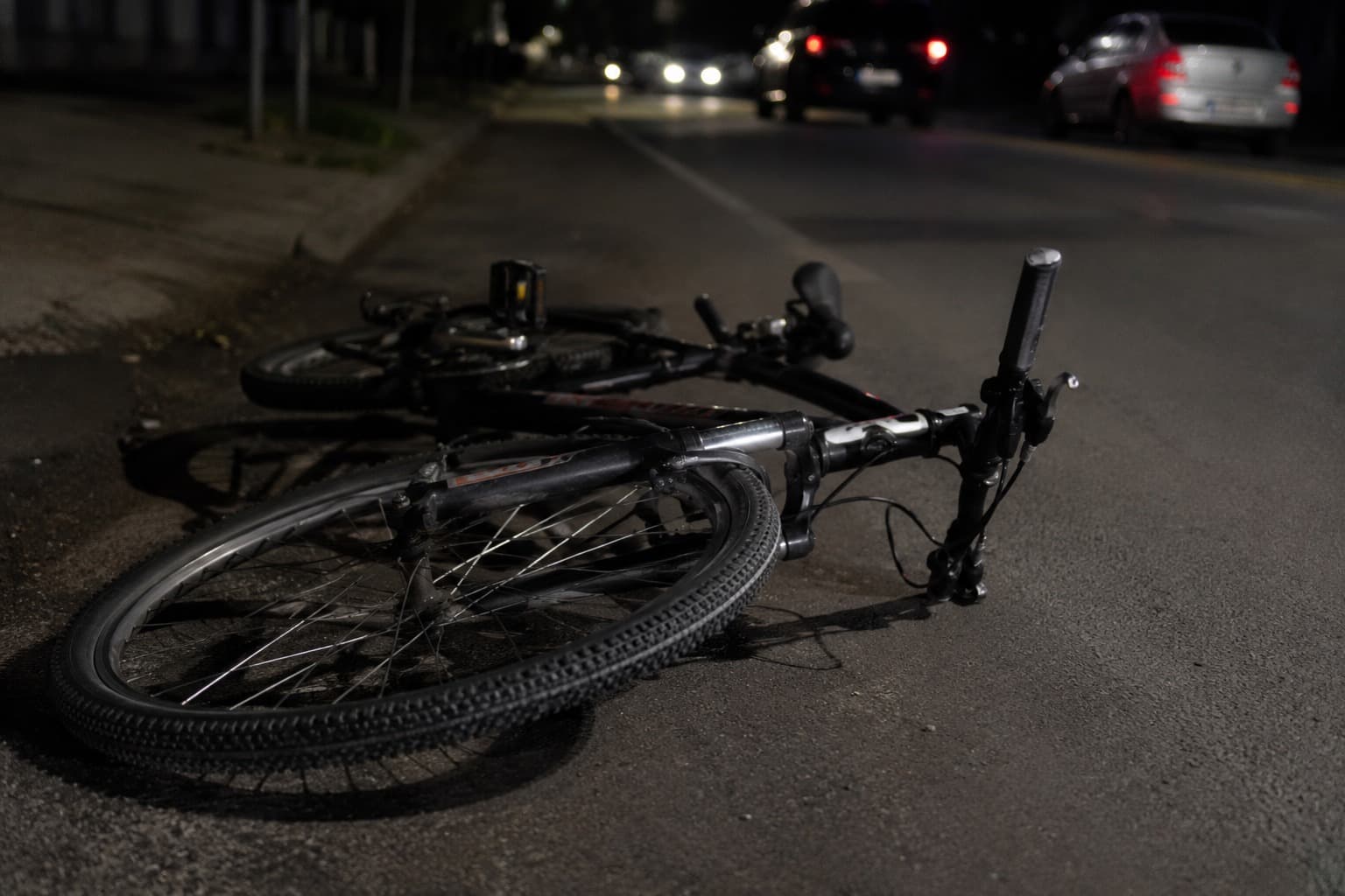 Ciclista de 14 anos é atropelado por carro e motorista foge sem prestar socorro em SC
