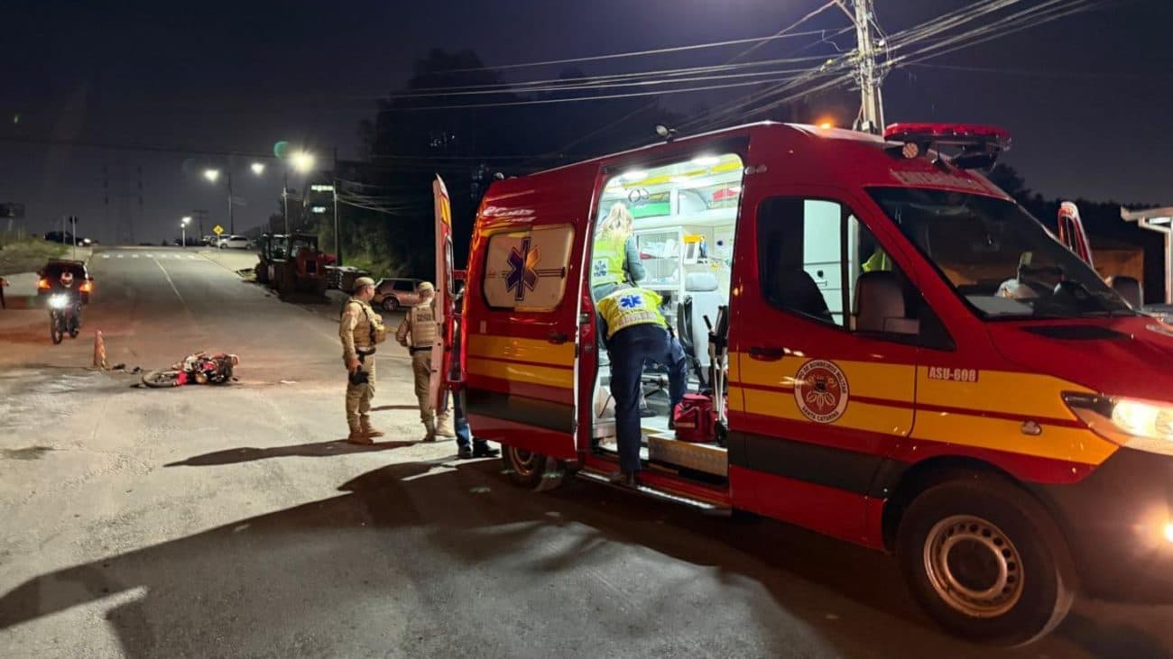 Capacete se solta no impacto e motociclista perde a perna em batida com caminhão em SC