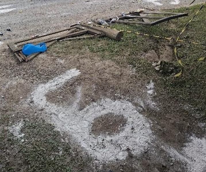 Filho “alterado” descumpre medida protetiva, tranca a casa com fitas e madeira e ameaça a mãe de morte em SC