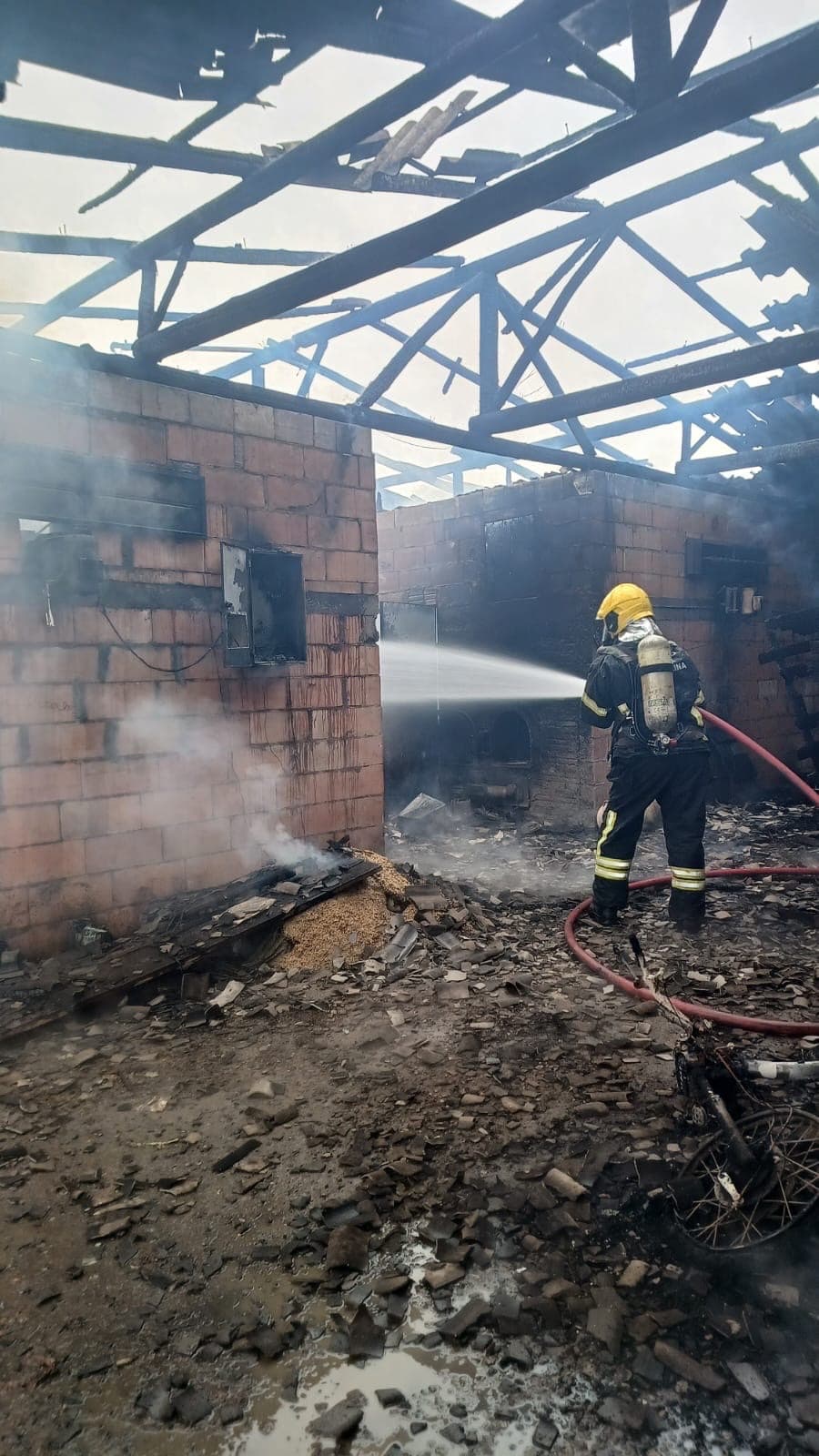 Incêndio destrói estufa de secagem de fumo e provoca prejuízo de R$ 200 mil em Taió