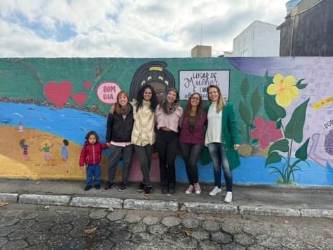 “Queremos voltar vivas pra casa”: mural feito por mulheres vira ato de resistência na Barra da Lagoa