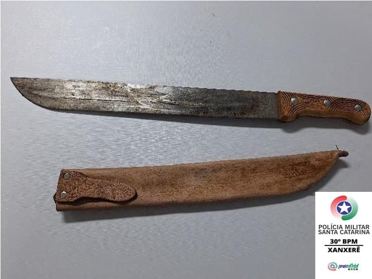 Idosa de 78 anos é ameaçada de morte com facão pelo próprio inquilino em SC