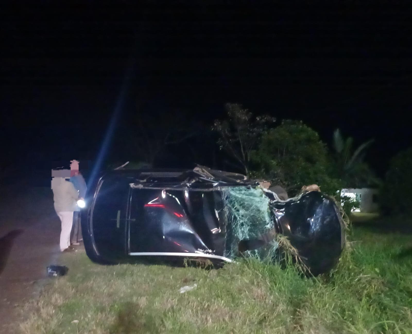 Motorista é ejetado de carro após acidente na SC-163 e duas pessoas ficam feridas