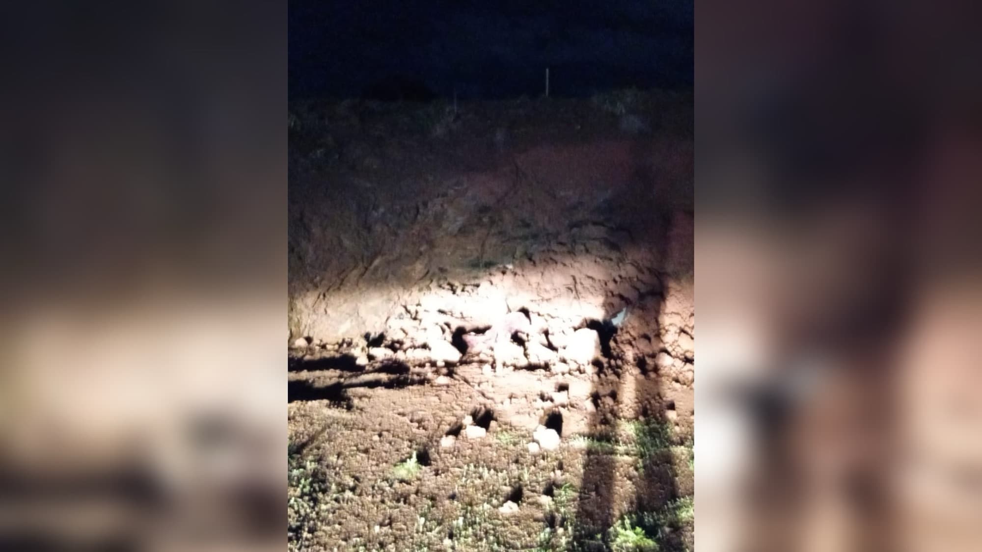 Homem fica parcialmente soterrado durante escavação e é resgatado após pedir socorro em SC