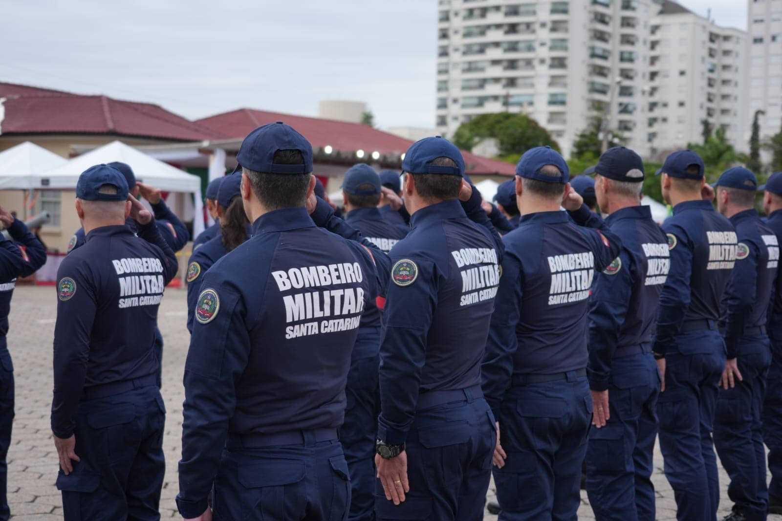 Data Magna reúne homenagens e promoção de bombeiros militares em Florianópolis