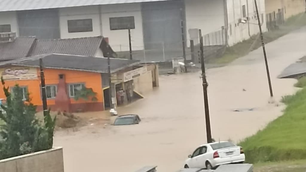 SC e Sul do Brasil em alerta para chuva volumosa: “cenário parecido com 2022 e 2023”