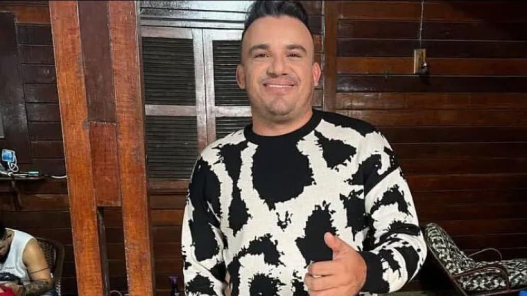 Cantor Júnior Vianna é diagnosticado com leptospirose