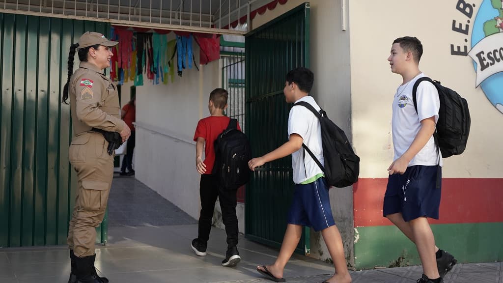 Escolas de SC não podem recusar matrícula de crianças sem vacina da Covid-19