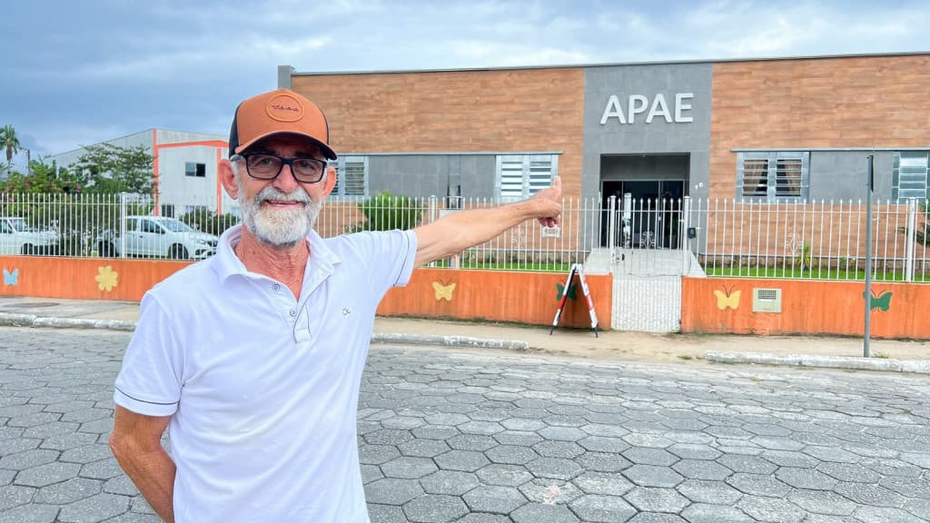 Após 4 anos de dedicação, Seu Maneca se despede da APAE de Tijucas