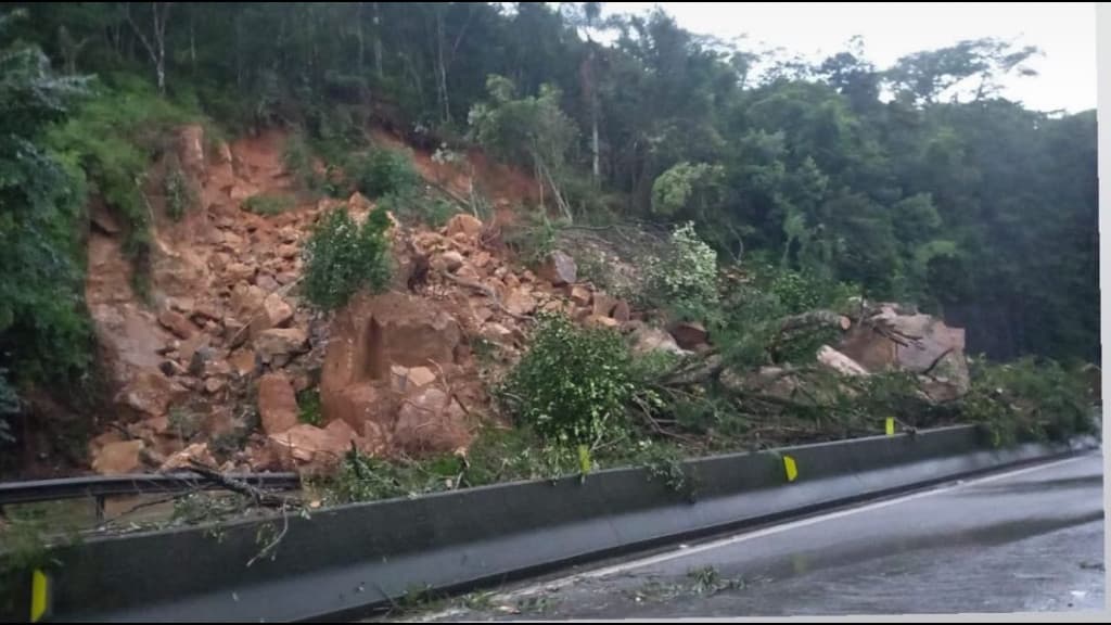 “Ninguém tá fazendo nada”, desabafa caminhoneiro “preso” no Morro dos Cavalos