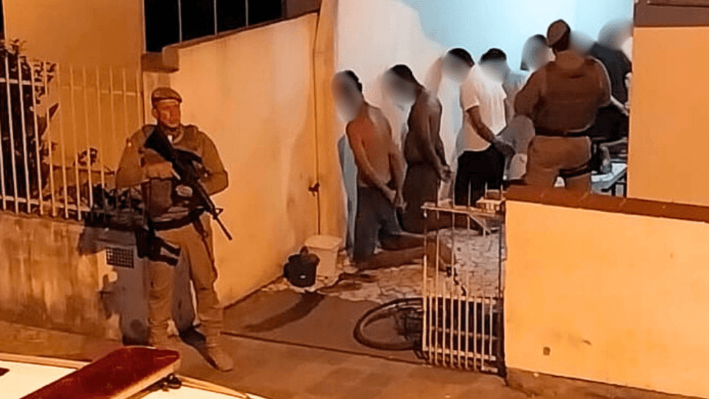 PM de Tijucas promove “noite de oração” e leva um preso “arrependido”