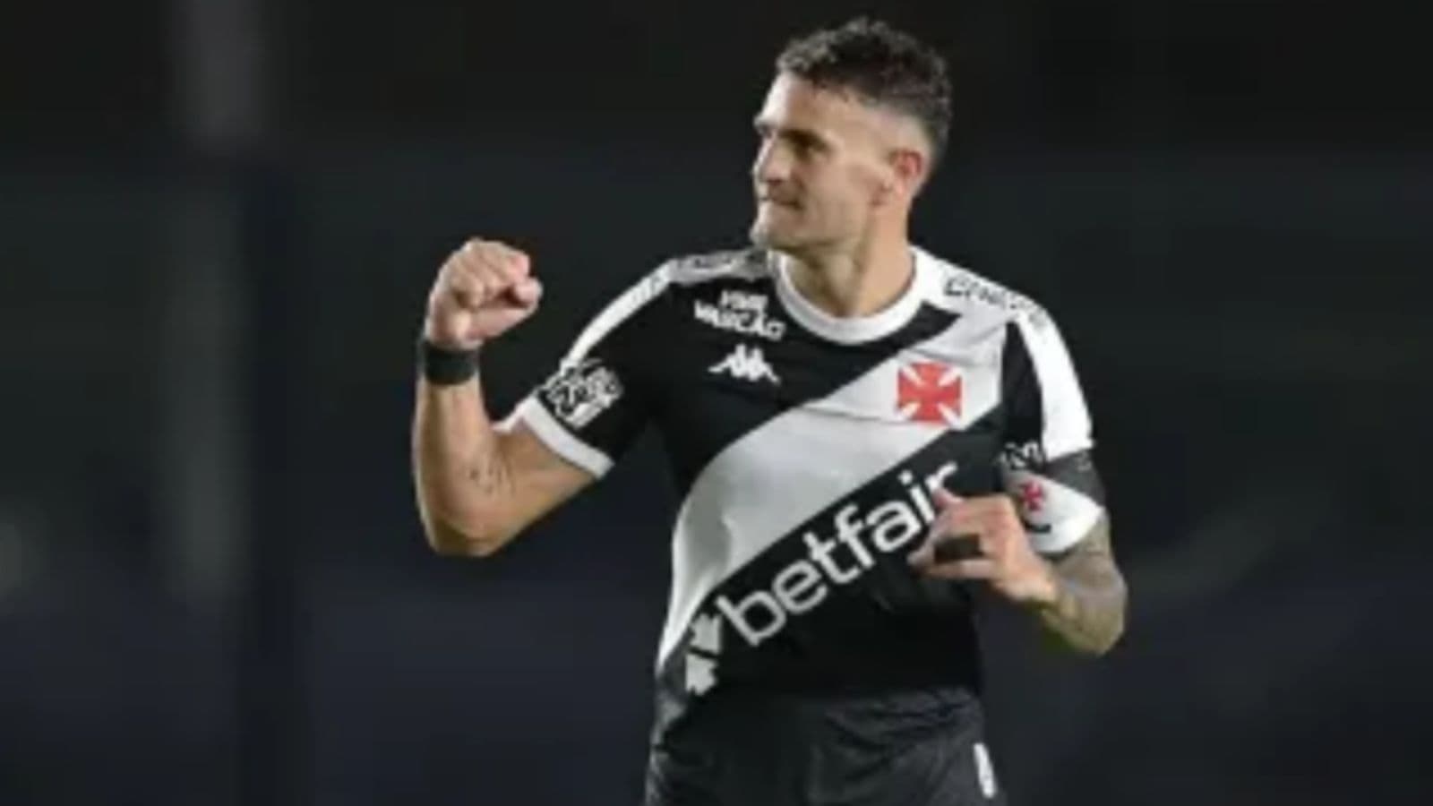 Com Vegetti decisivo Vasco vence Santos de virada pelo Brasileirão