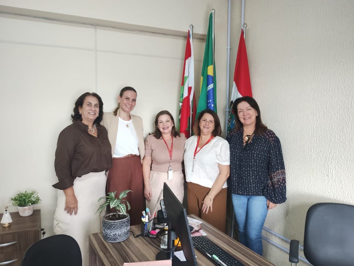Encontro em Tijucas discute parceria entre escolas e famílias de alunos com TEA
