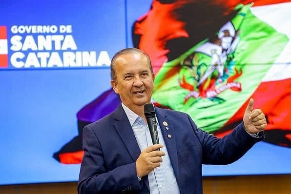 “Santa Catarina tá voando e o Brasil afundando”: Jorginho detona Lula, exalta SC e cobra Senado