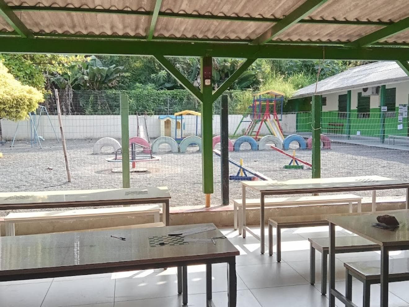 Homem em surto invade escola em Blumenau menos de 24h após tragédia no RS