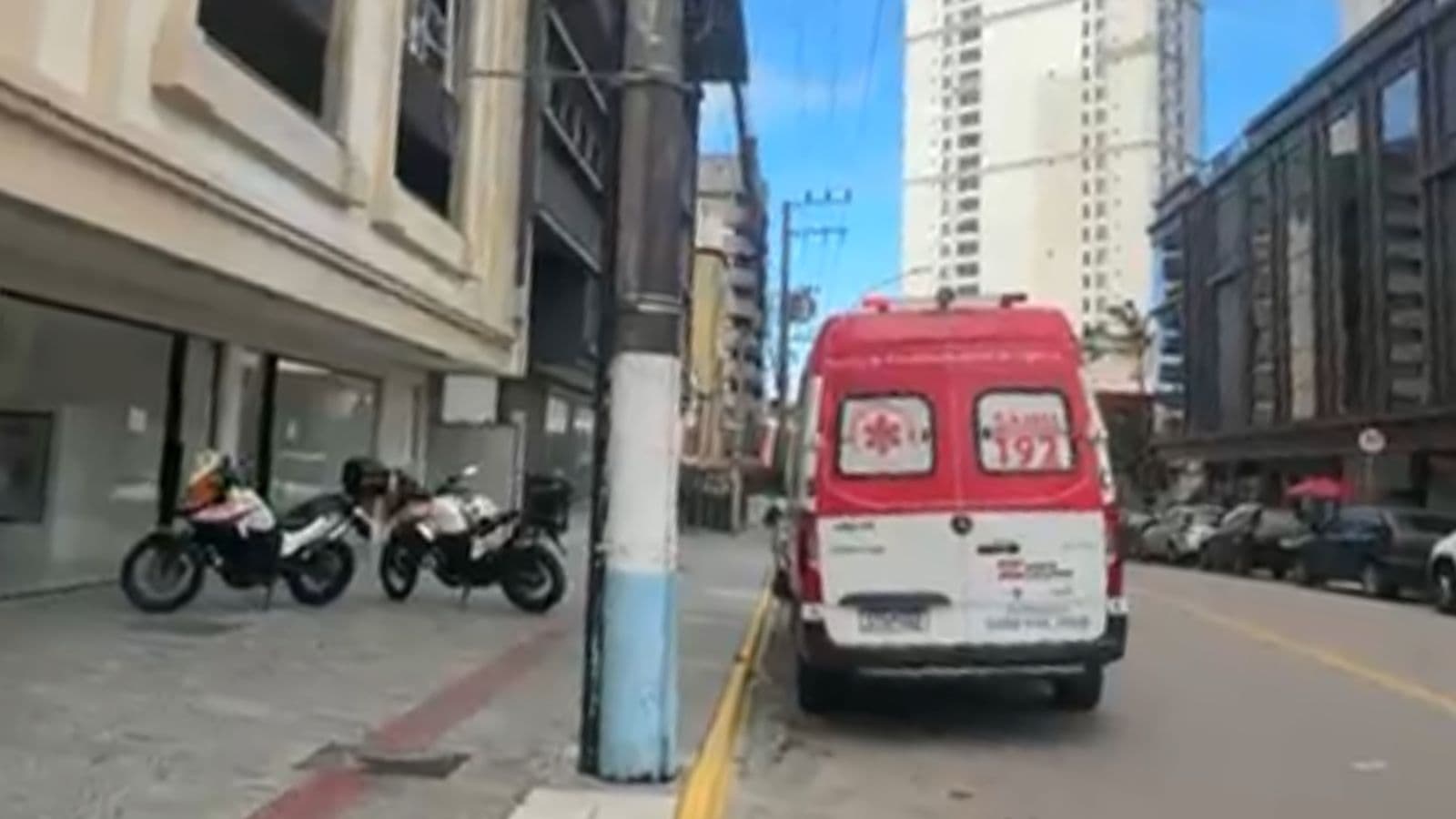 Trabalhador cai de obra e é socorrido pelo SAMU em Itapema