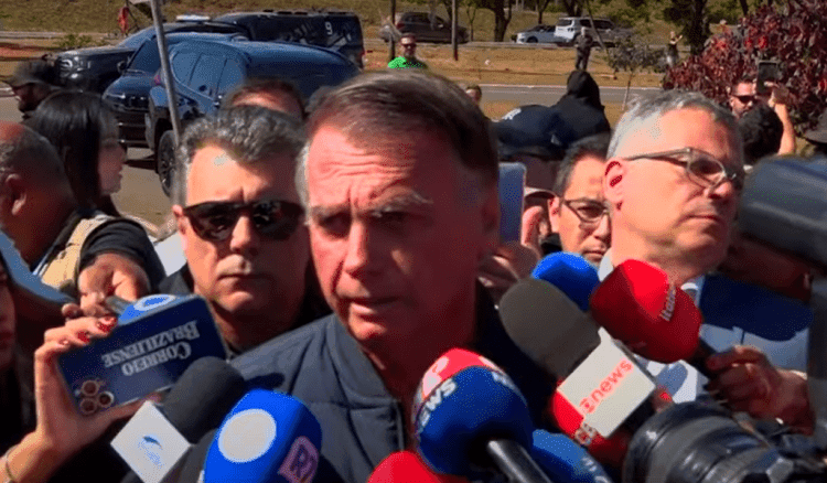 “Suprema humilhação”, desabafa Bolsonaro após colocar tornozeleira eletrônica