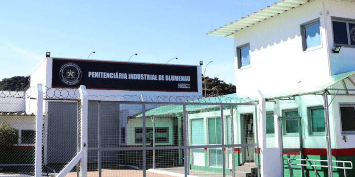 Advogada flagrada em ato íntimo com preso em SC