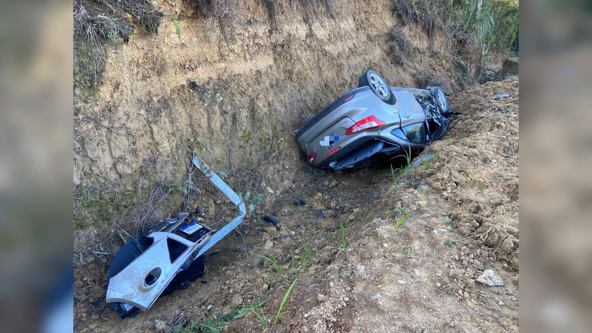 Motorista sobrevive a capotamento na SC-281 e é socorrido com ferimentos no Alto Vale do Itajaí