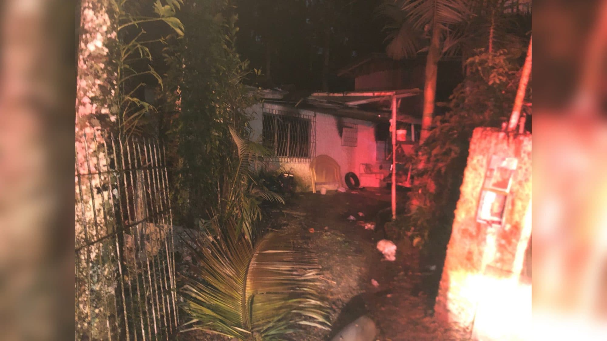 Incêndio atinge casa abandonada no Centro de Camboriú