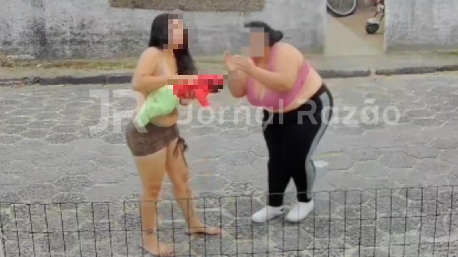 Bebê de dois meses morre após se engasgar durante amamentação em SC