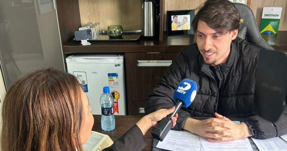 Renan Bolsonaro reage após ser chamado de “Tiririca de BC” e defende “pessoas que vem de fora” de SC
