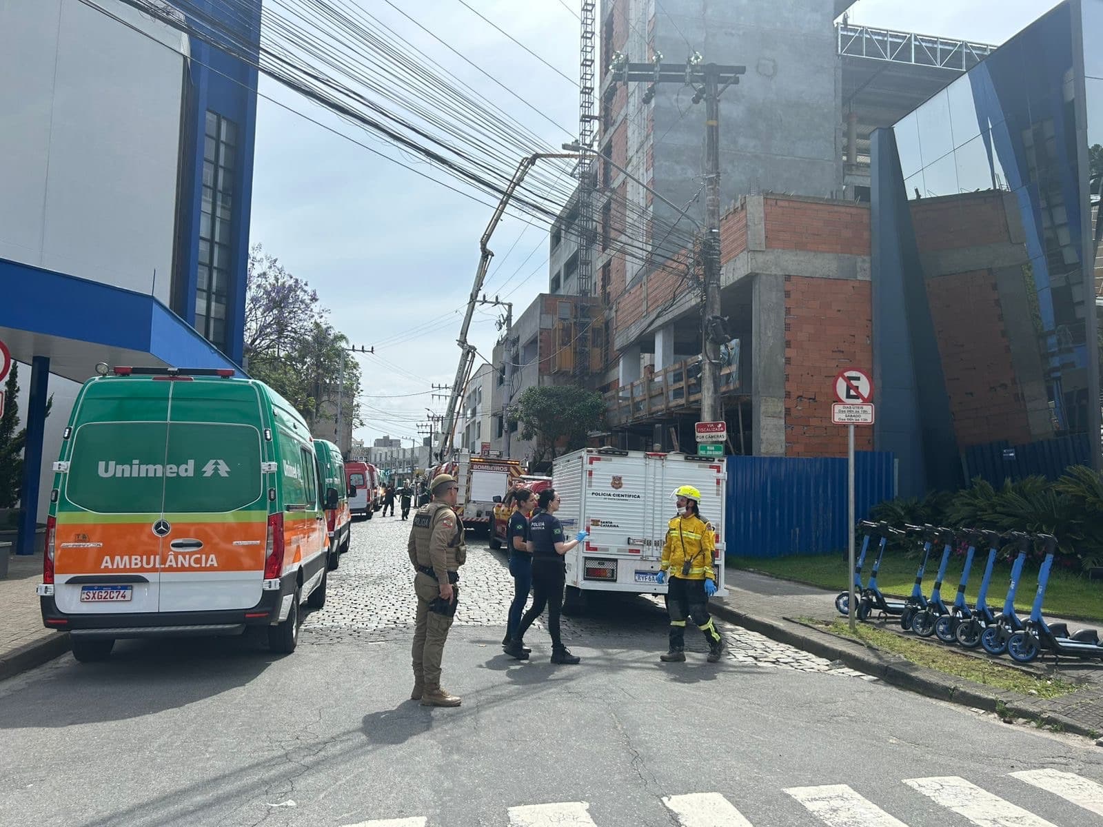 URGENTE: Desabamento em obra em Blumenau termina em tragédia
