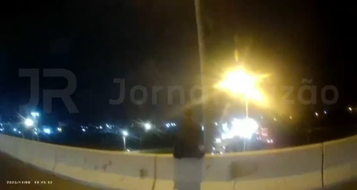 “Pai, me perdoa”: PMs impedem tragédia em viaduto de Itajaí; VEJA VÍDEO