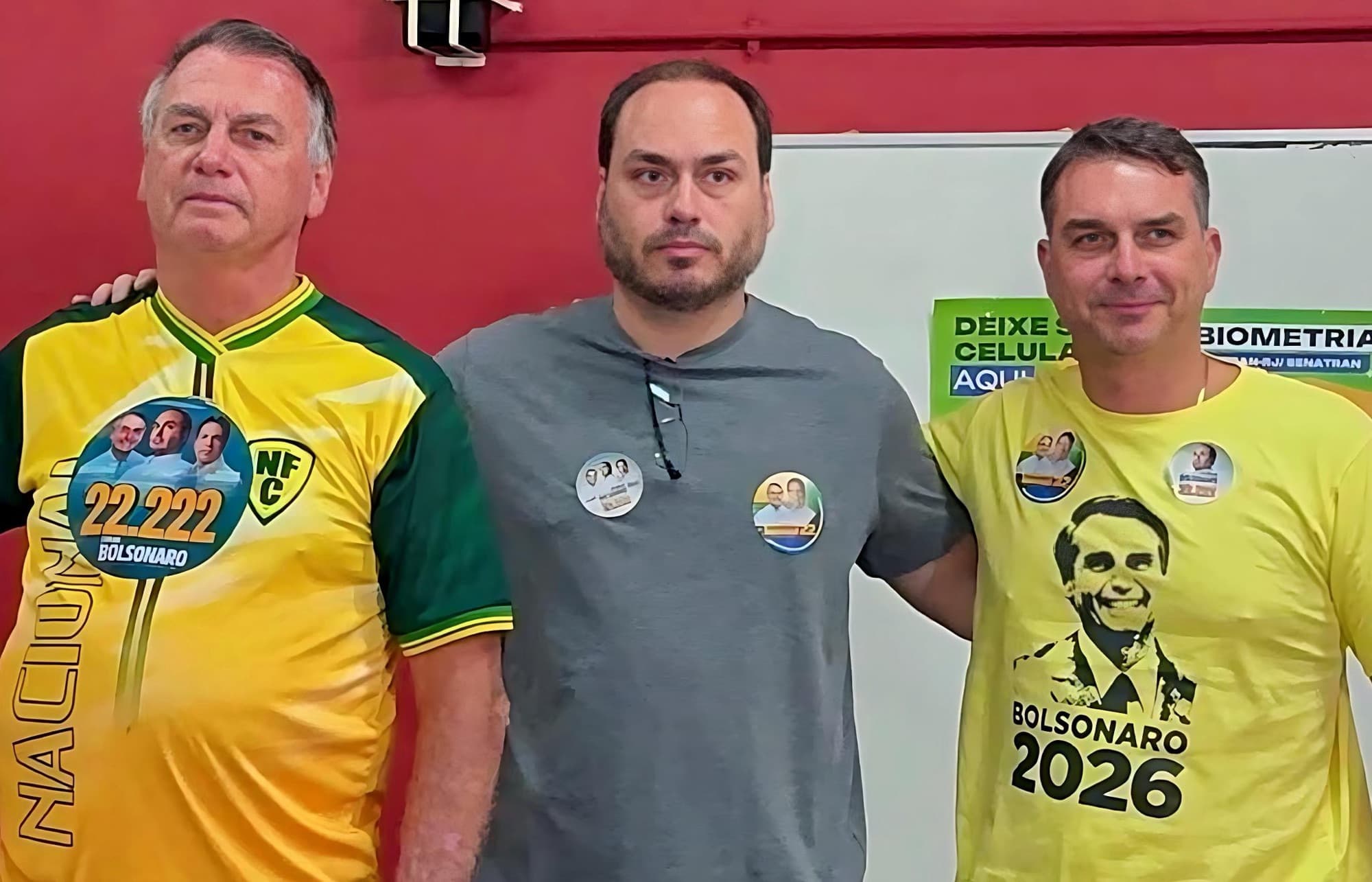 Bolsonaro “escalou Carlos” para “reforçar o front de SC contra o veneno esquerdista”, diz Flávio