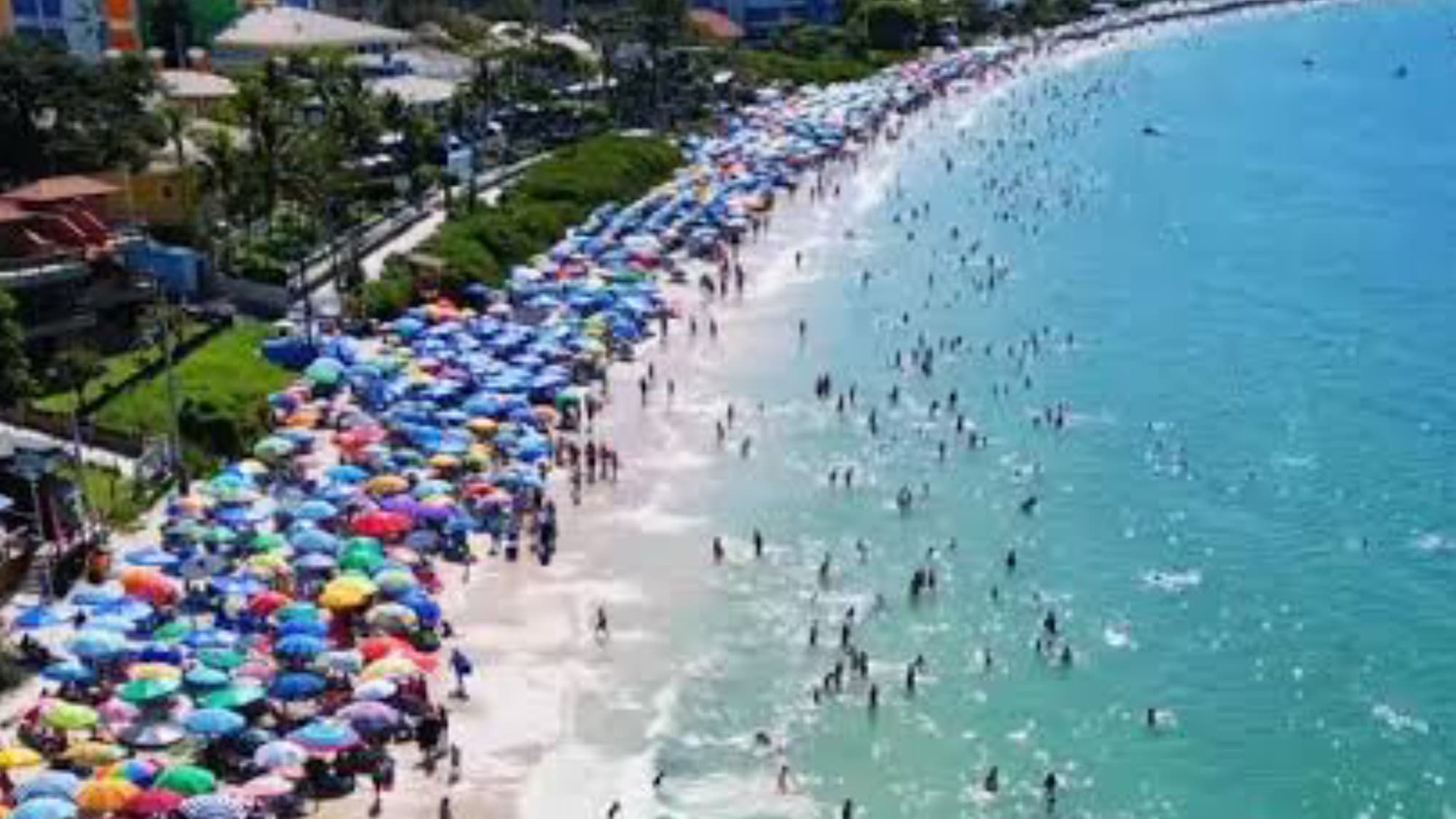 Calor domina o feriadão em SC, mas Defesa Civil alerta para mudança no tempo no fim de semana