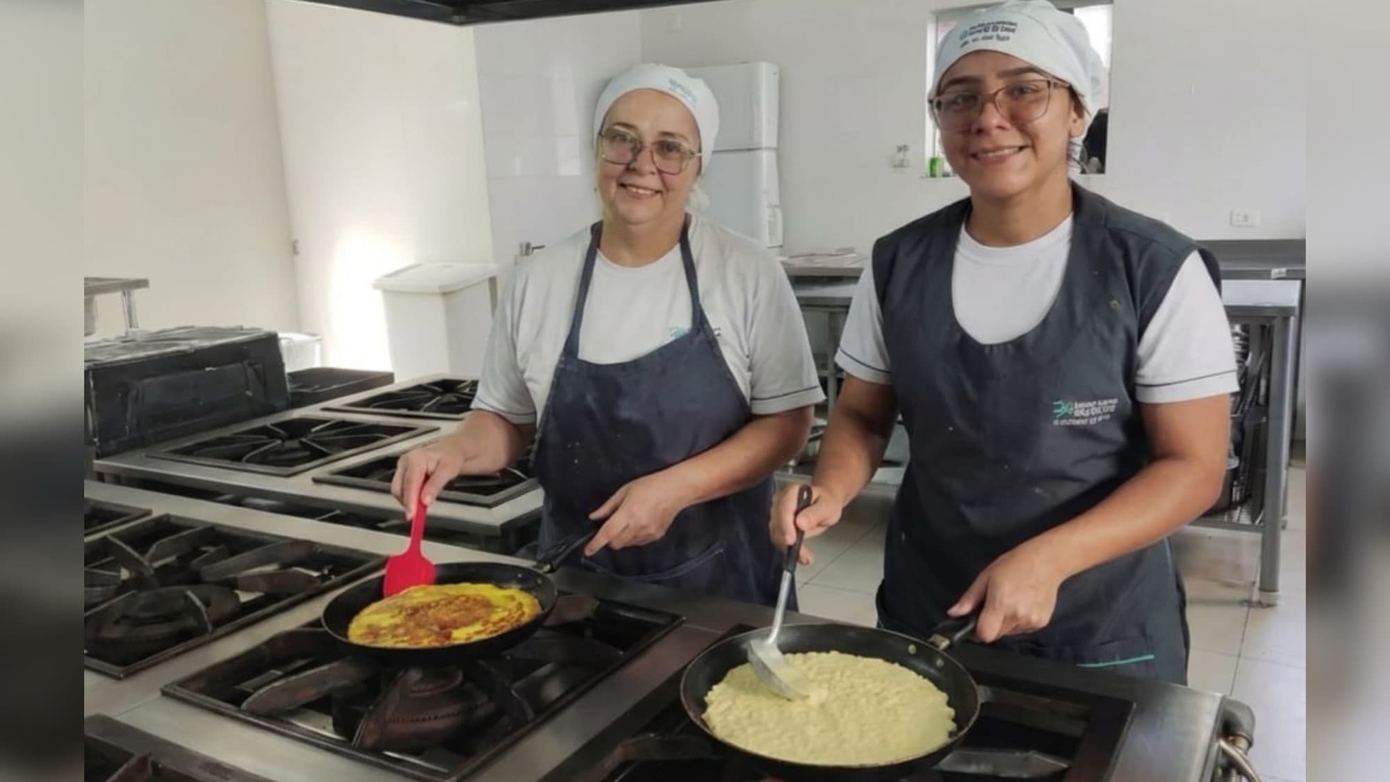 Cozinheira venezuelana leva sabor de casa para hospital e acolhe pacientes em SC